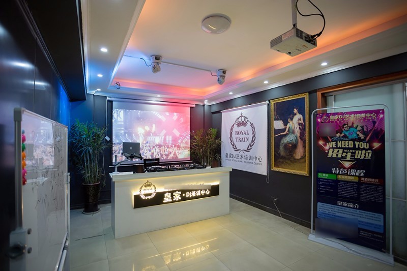 责任感强,来电详询,红河皇家DJ培训实力教学赠食宿,红河DJ培训学校打碟电音公司