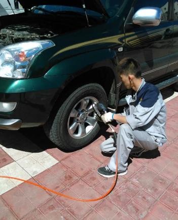 建水道路救援公司的联系电话,送油上门服务