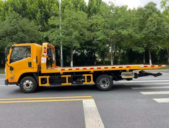 弥勒24小时道路救援电话,拖车,汽车脱困救援,汽车送油