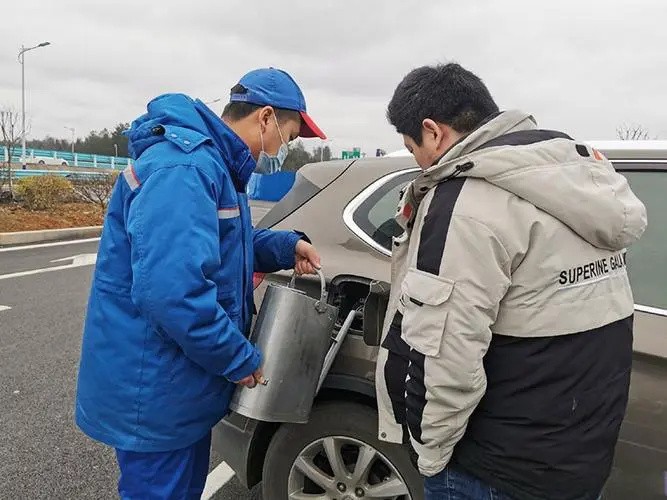 红河道路救援-元阳24小时道路救援服务热线电话 车辆加防冻液 吊车救援